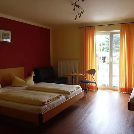 & Gastehaus Im Ziegelweg: Europa-park Ticket Guarantee Hotel
