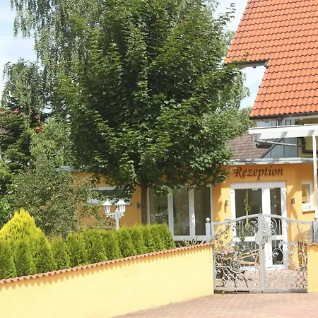 & Gastehaus Im Ziegelweg: Europa-park Ticket Guarantee 3* Rust